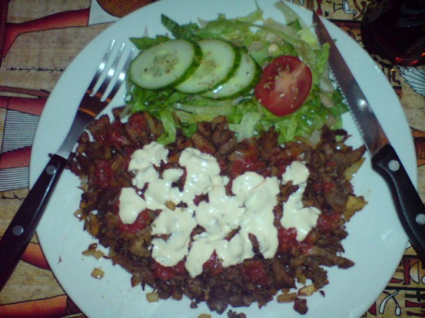 Lammekebab med salat